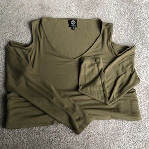 Cold shoulder 3/4 length sleeve shirt